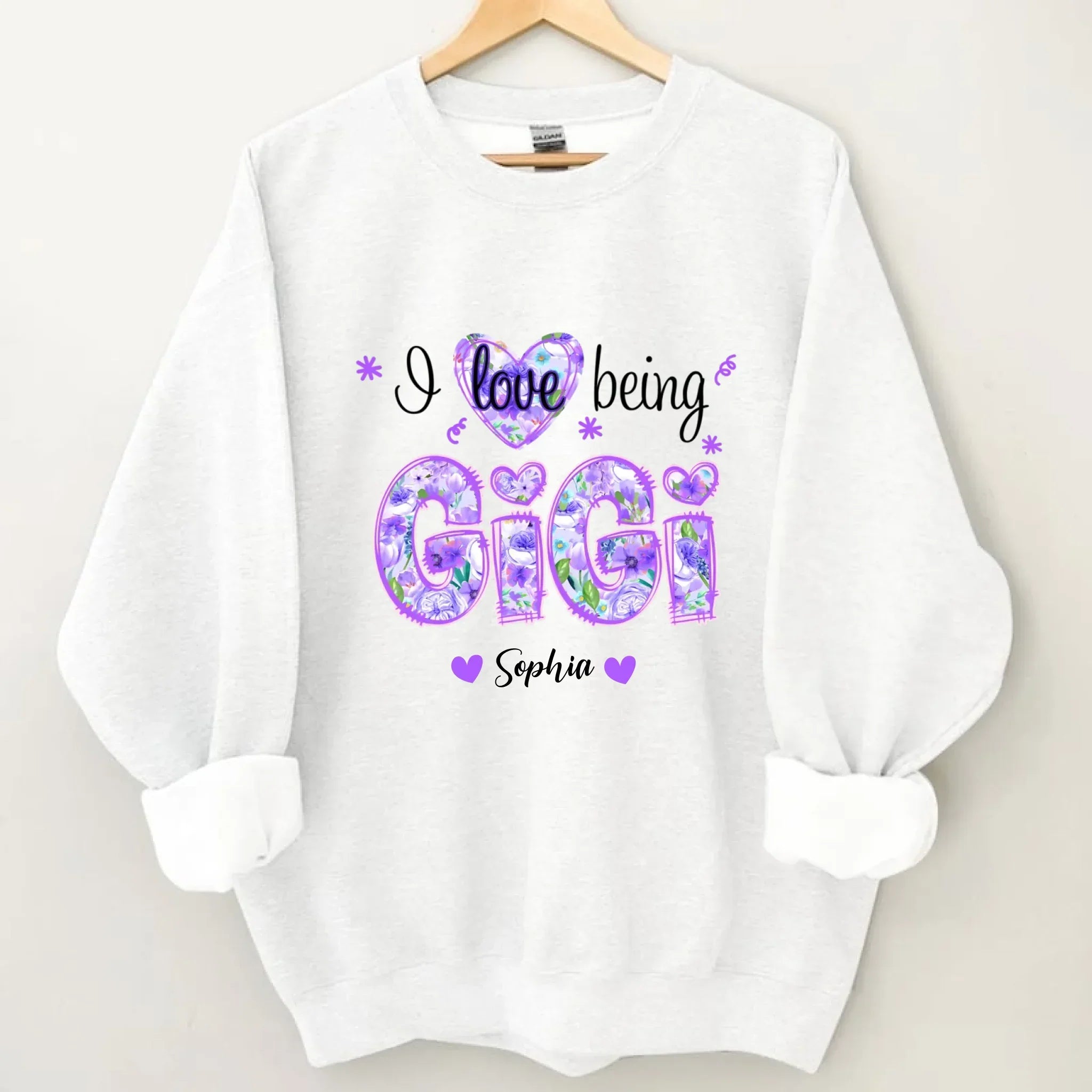 I Love Being Gigi - Garment with personalized name in purple floral pattern - Family Gift - Joliny