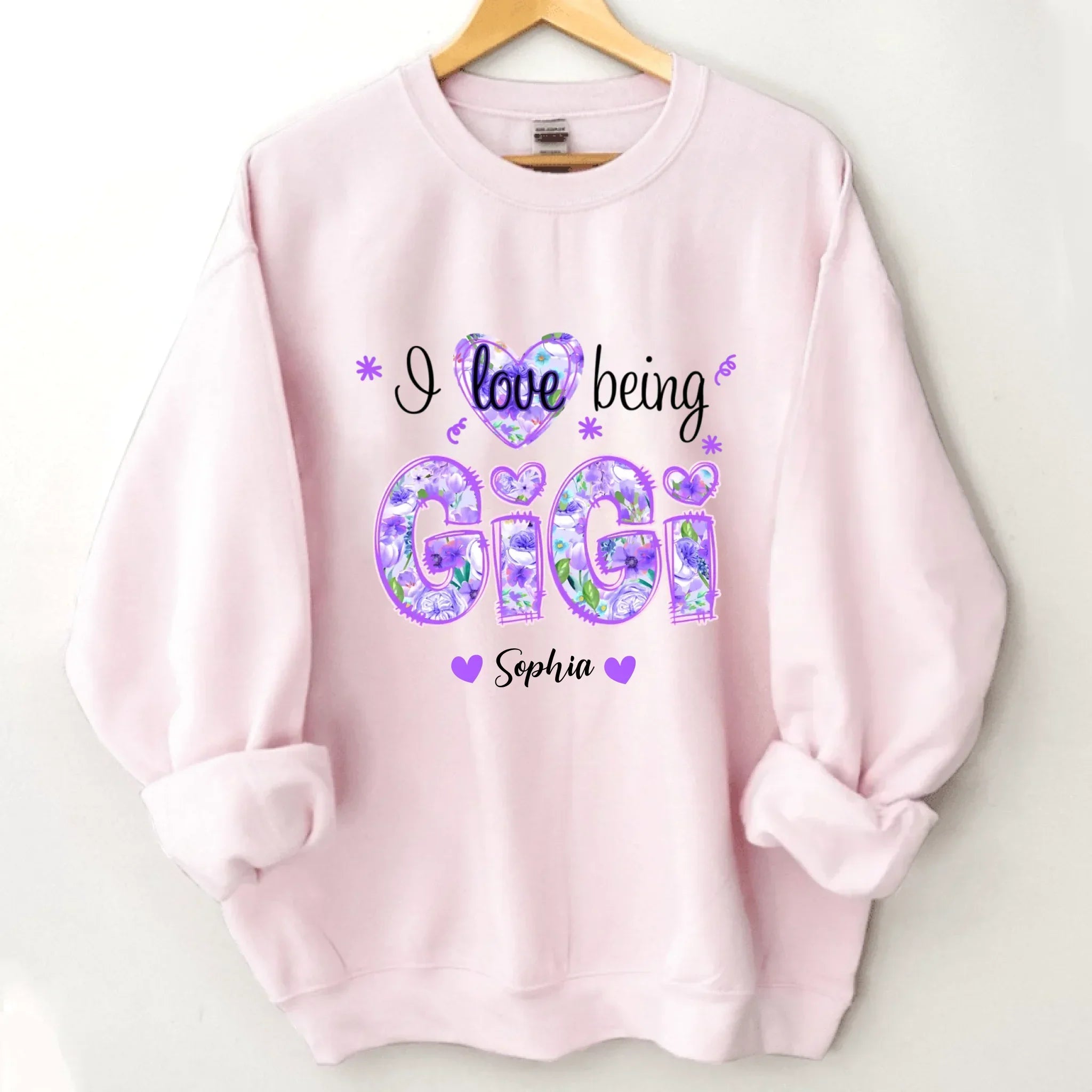 I Love Being Gigi - Garment with personalized name in purple floral pattern - Family Gift - Joliny