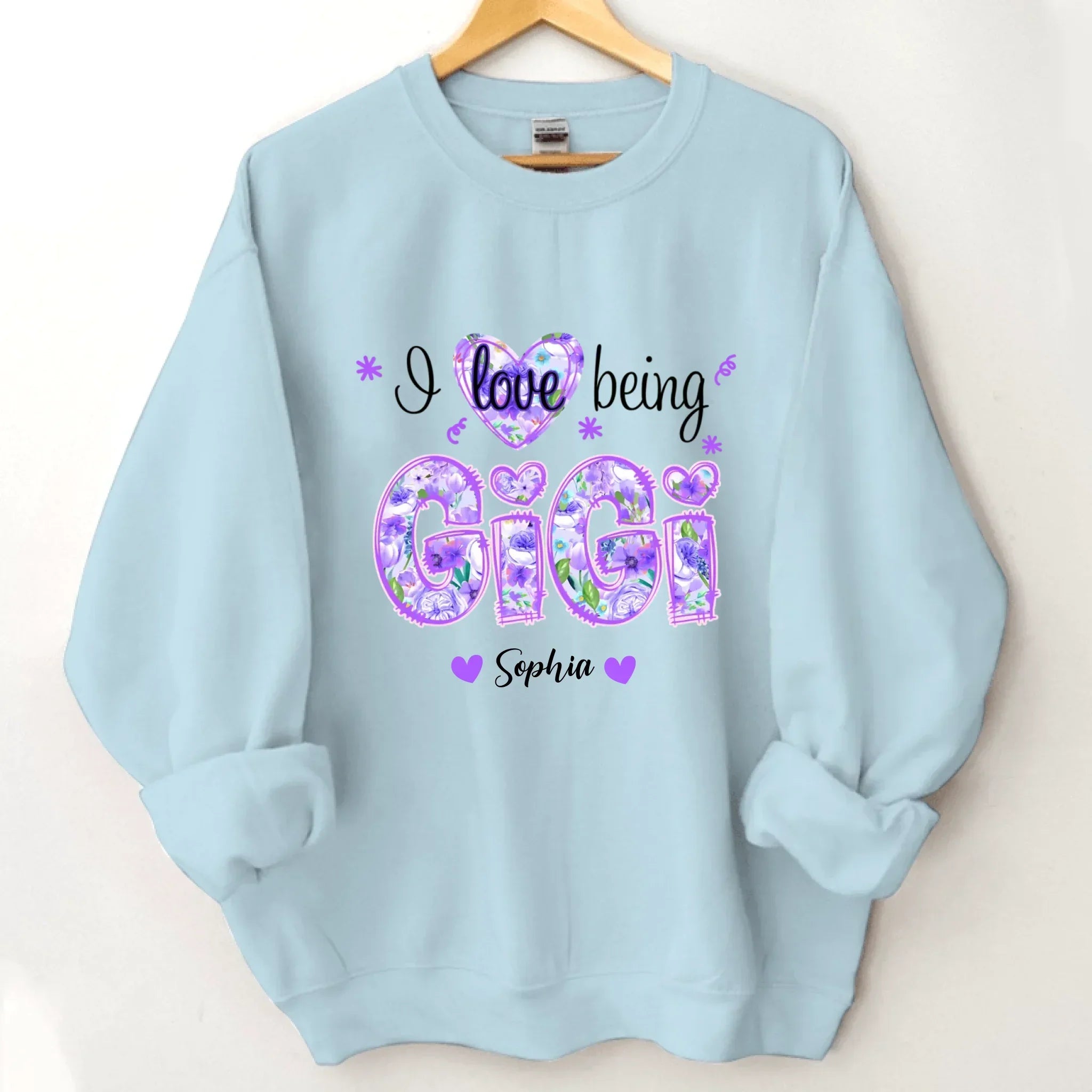 I Love Being Gigi - Garment with personalized name in purple floral pattern - Family Gift - Joliny
