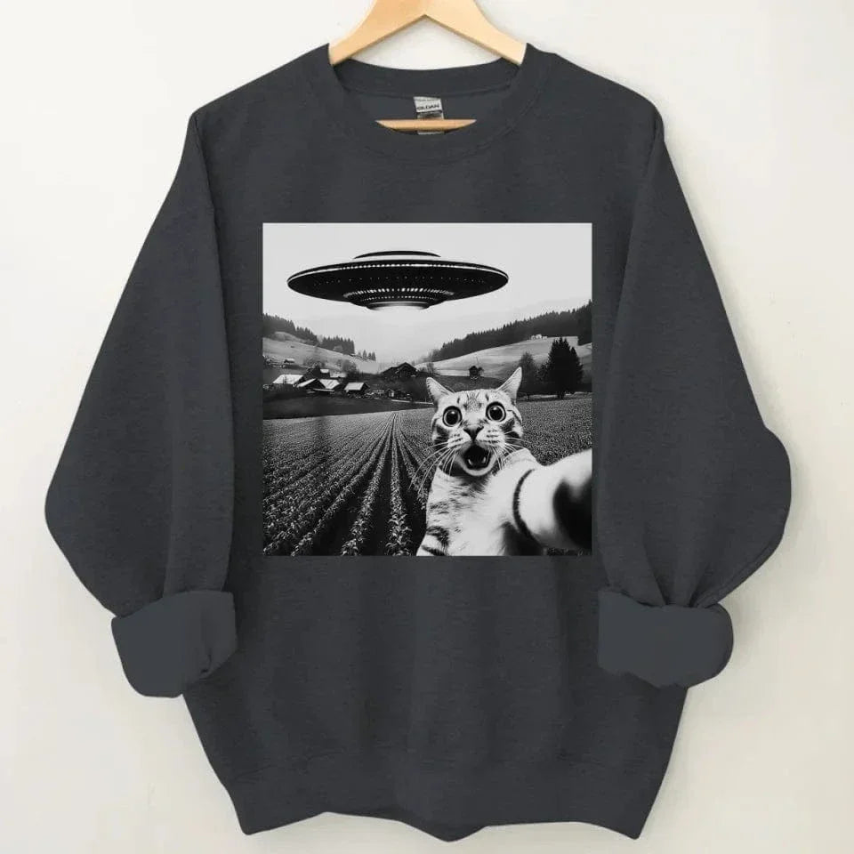 Cat and UFO Funny Selfie Pattern Clothes - A Gift For Friend,Family,Colleagues,Fellow Student,Roommates - Joliny