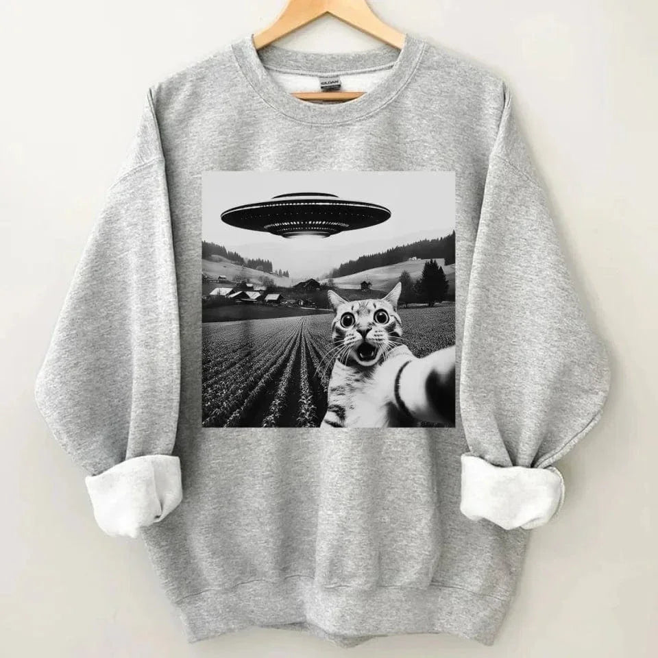 Cat and UFO Funny Selfie Pattern Clothes - A Gift For Friend,Family,Colleagues,Fellow Student,Roommates - Joliny