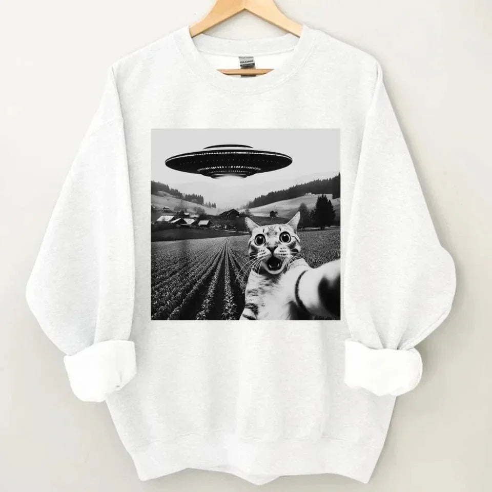 Cat and UFO Funny Selfie Pattern Clothes - A Gift For Friend,Family,Colleagues,Fellow Student,Roommates - Joliny