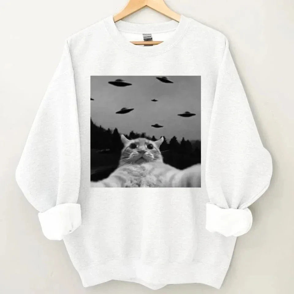 Weird Theme Kittens and UFO Clothe - A Gift For Friend,Family,Colleagues,Fellow Student,Roommates - Joliny