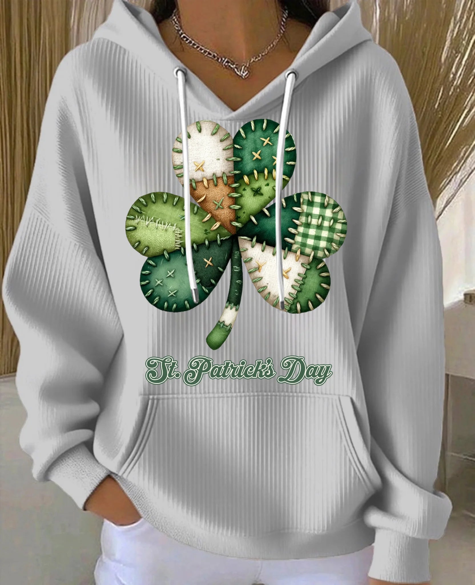 条纹灰色连帽衫