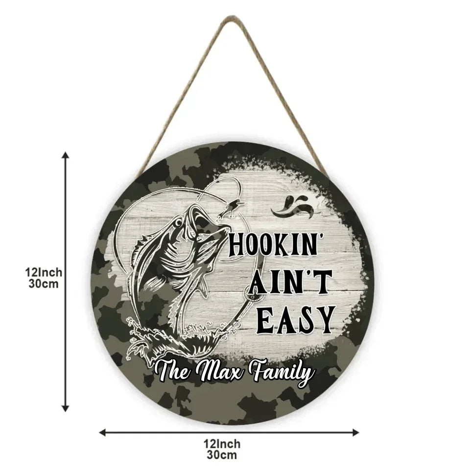 Customized Camping Themed Wooden Signage - Personalized Text Fishing Pattern Camouflage Style Round Wooden Door Plaque - A Gift For Family,Friend,Camping Enthusiasts,Angler - Joliny