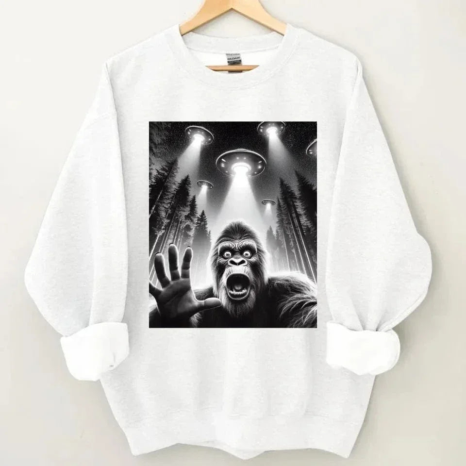 Terrified Orangutan and UFO Selfie Fun Costume - A Gift For Friend,Family,Colleagues,Fellow Student,Roommates - Joliny