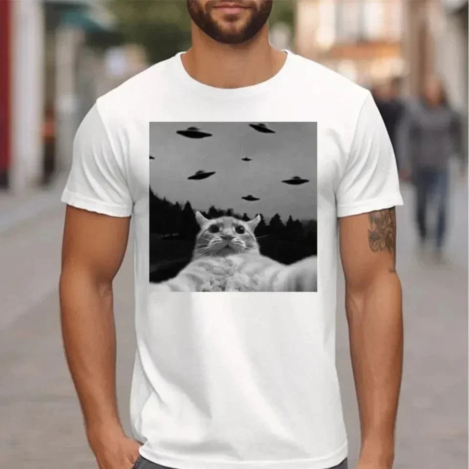 Weird Theme Kittens and UFO Clothe - A Gift For Friend,Family,Colleagues,Fellow Student,Roommates